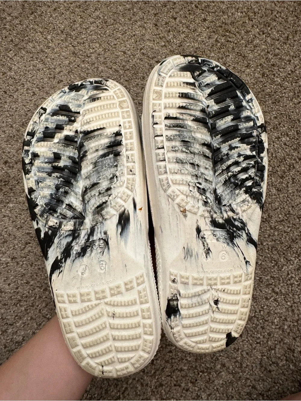 CROCS Black & White Marbled Slide Sandals women’s size 6